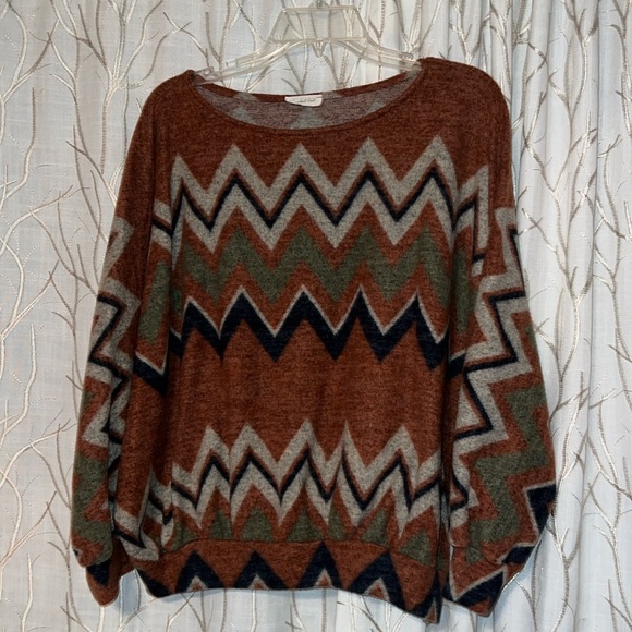 Chevron pattern blouse. - Picture 1 of 7